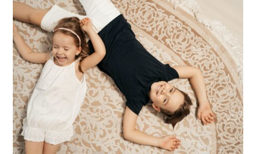 Bir minderin üzerine kaç çocuk sığar?