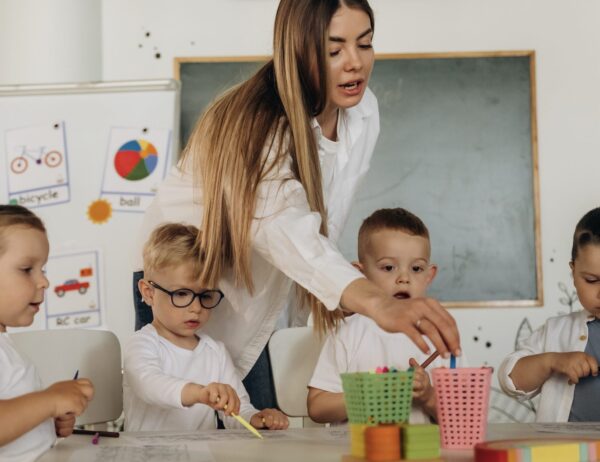 Bu Okulda Kim Ne Yapar?