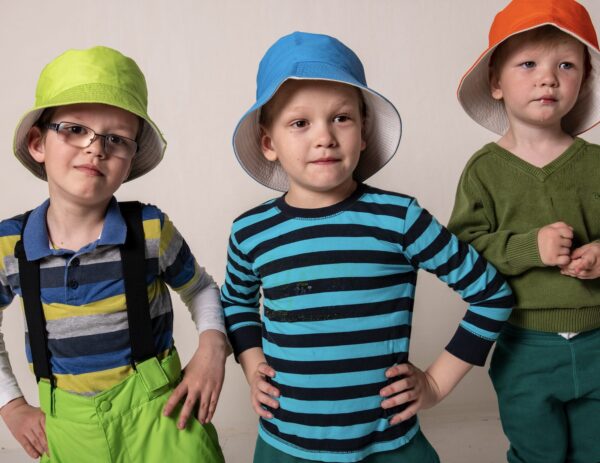 ŞAPKALARI TAŞIYORUZ