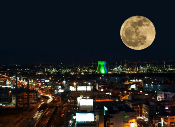 Ay boyutunu değiştiriyor mu?