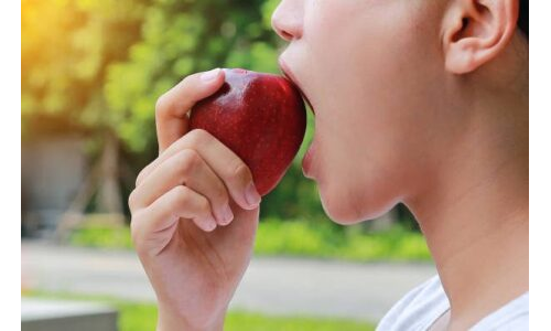 Elma yeme oyunu nasıl oynanır?