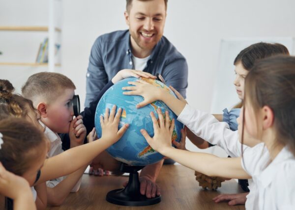 DÜNYA DİLLERİ VE SELAMLAŞMA