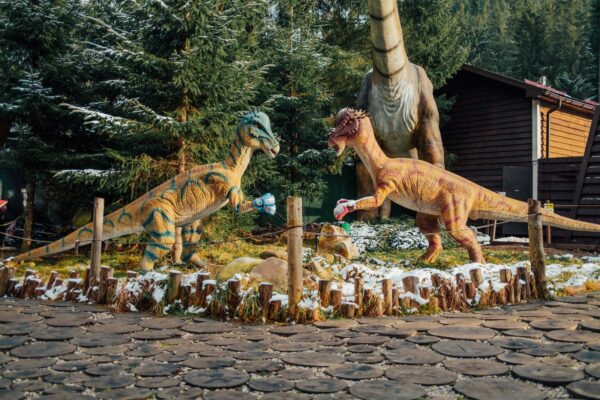Dün Bugün Yarın ve Dinozorların Dünyası