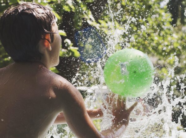 Su ile Top Düşürme Oyunu